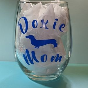 Doxie Mom Vinyl Stemless Wine Glass